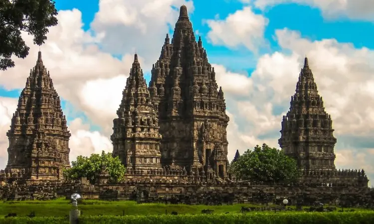 Simbol Keagungan Hindu: Menyelami Keindahan Candi Prambanan