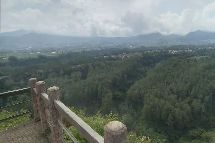 Tebing Keraton, Menikmati Panorama Alam Eksotis dari Ketinggian di Bandung Barat