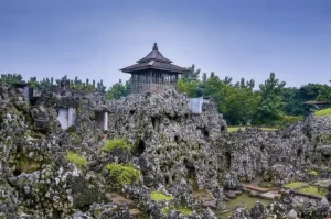 Gua Sunyaragi, Wisata Bersejarah di Cirebon yang Berbalut Mitos