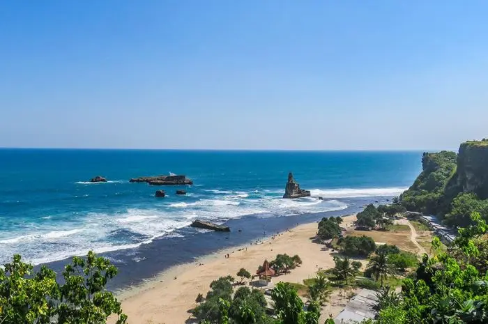 Wisata Pantai di Pacitan yang Cocok untuk Petualangan Alam & Rekreasi Keluarga